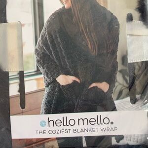 Hello Mello Cozy Black Blanket Wrap
